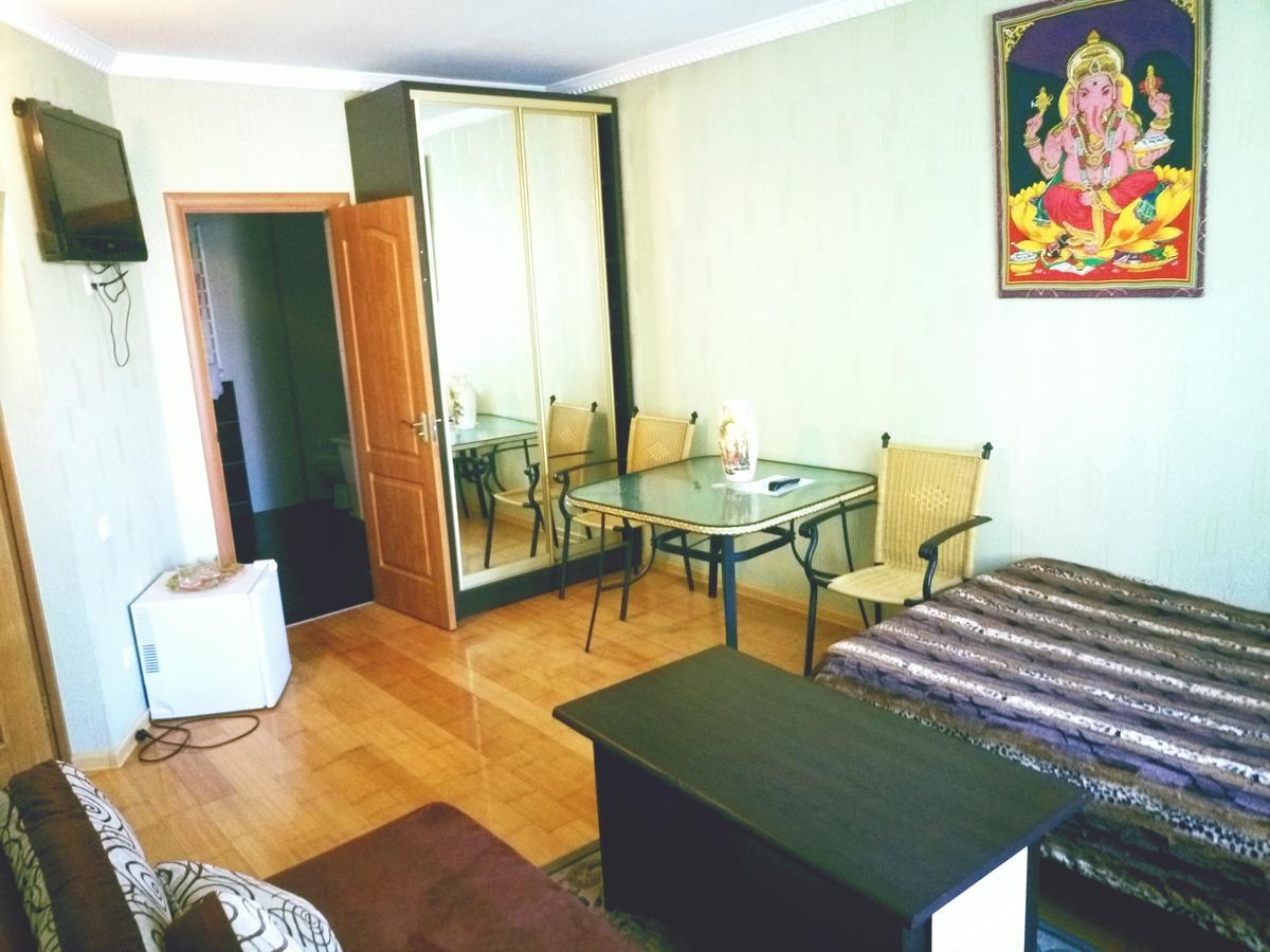 Hotel Om Shanti Одесса Экстерьер фото